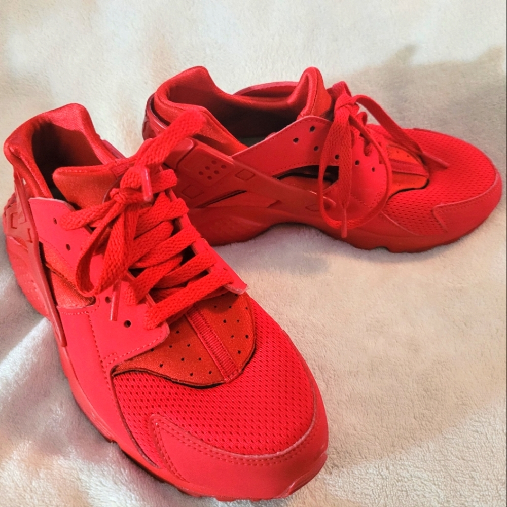 Nike Air Huarache Red